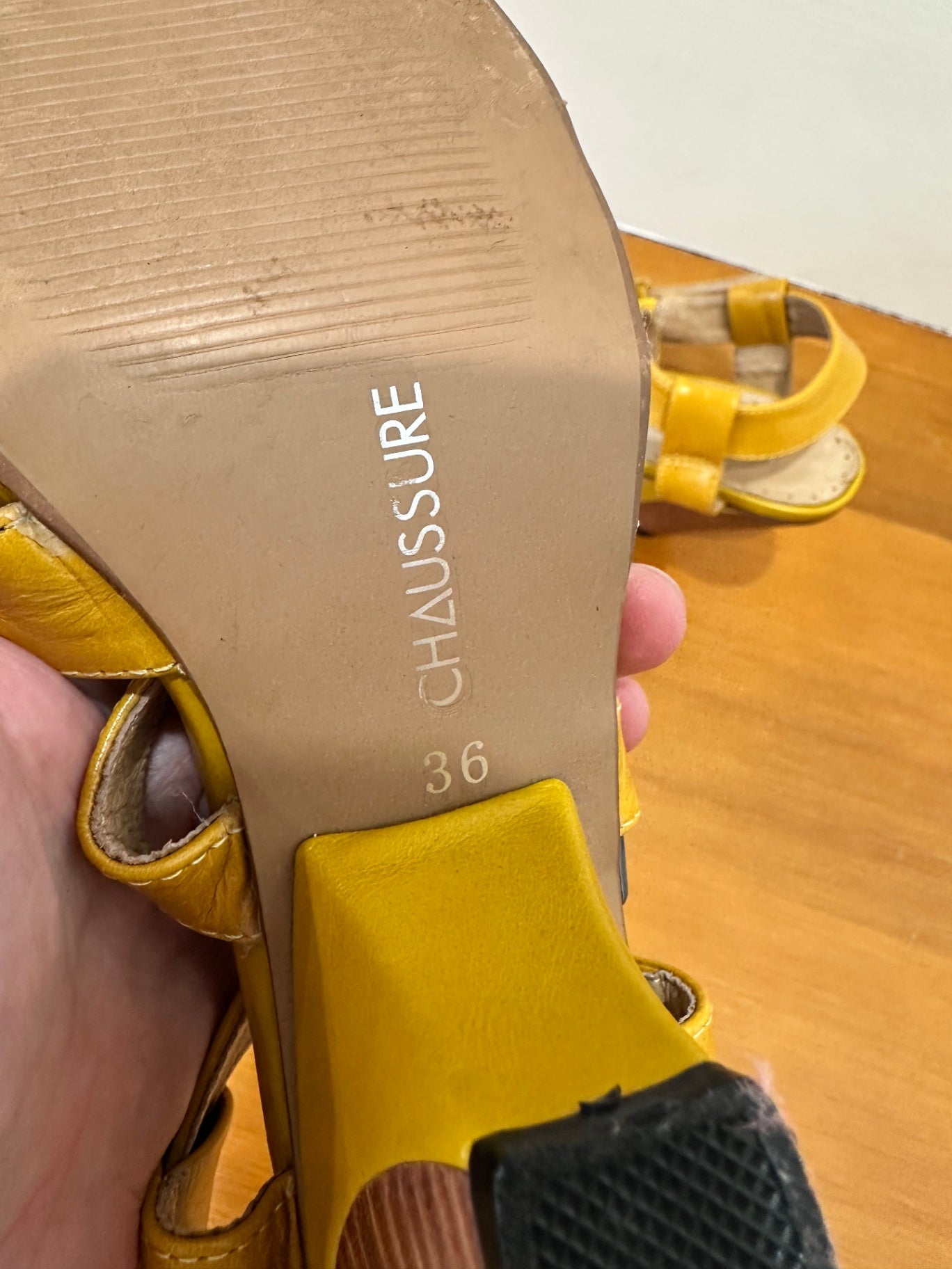 Chaussure Classique Sandals - Size EU 36 - Mustard Yellow