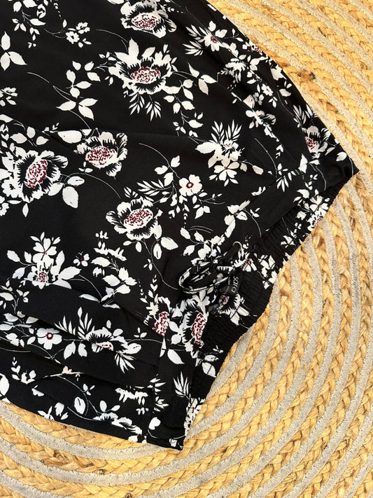 Sara Black Floral relaxed fit pants Black and white with floral pattern