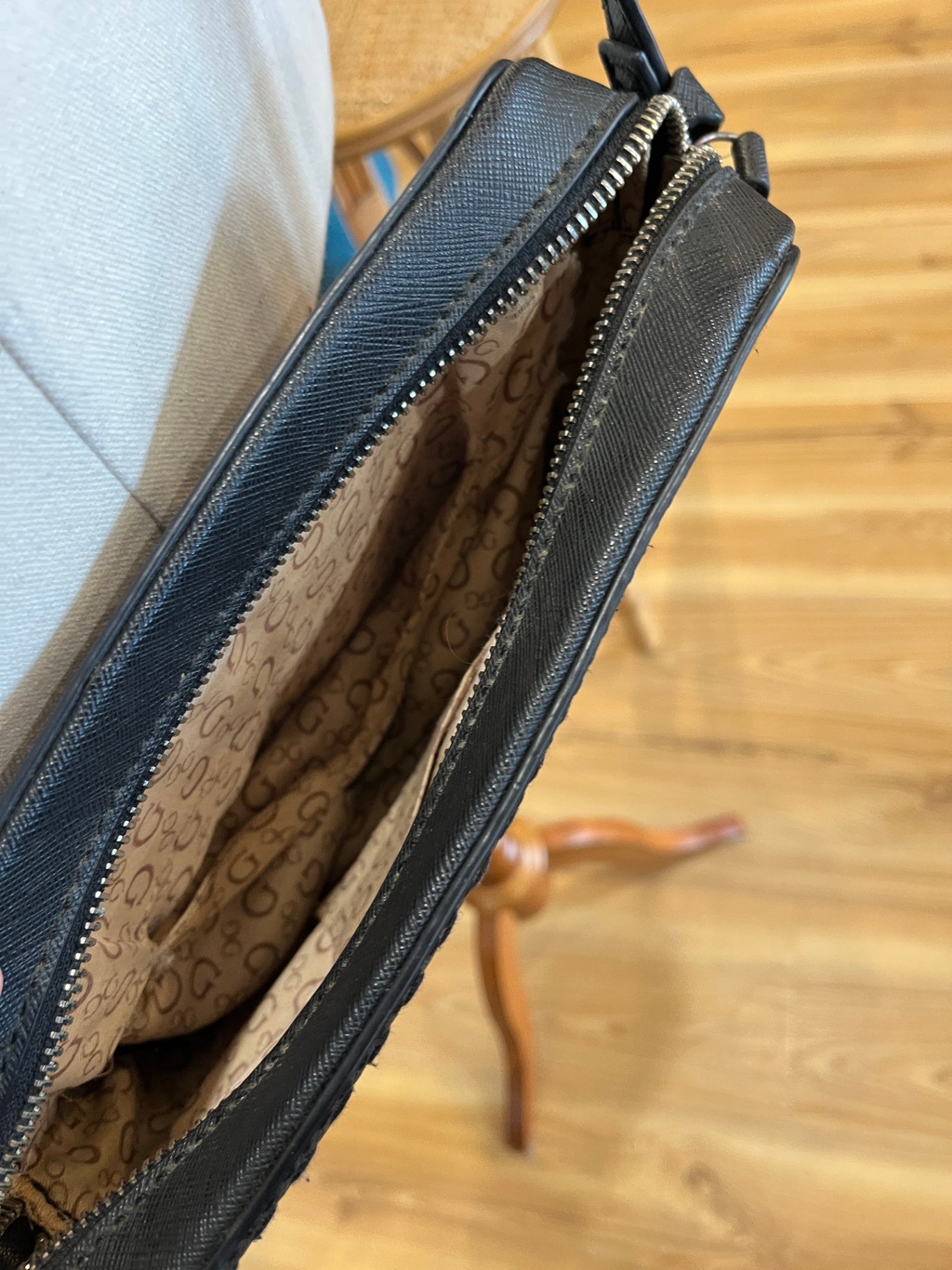 GUESS Black Shoulder Bag