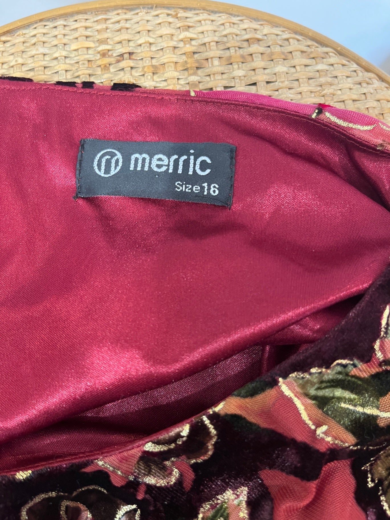Merric Velvet Roses Dress Size 16