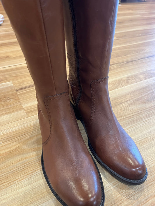 Caprice Tan Knee-High Leather Boots
