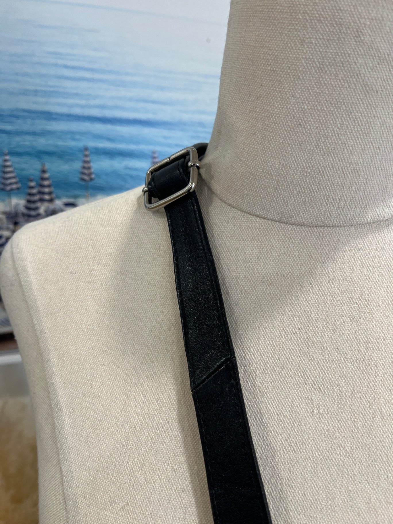 Carte Black Leather Crossbody Pouch Bag