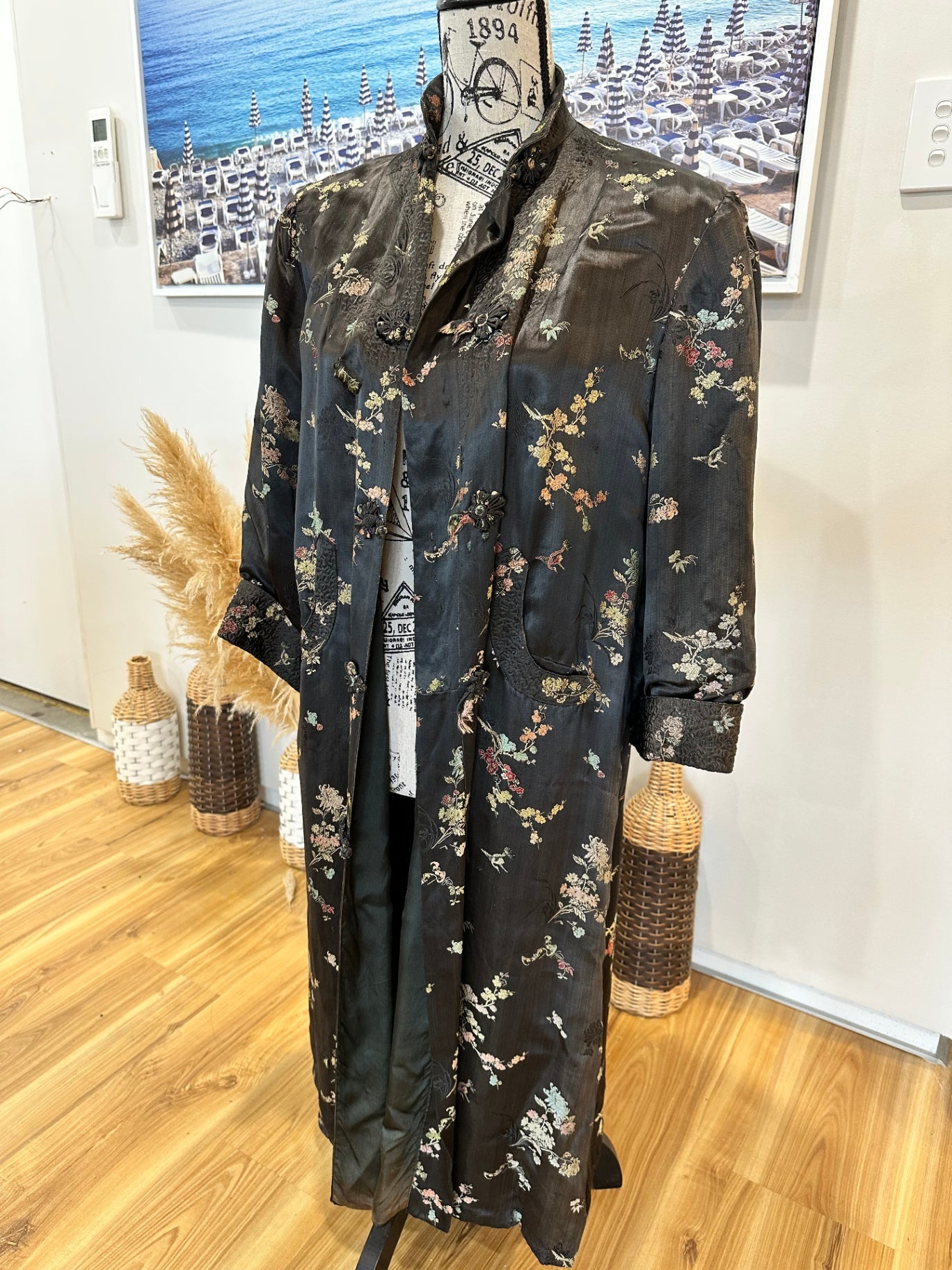 [SALE] Vintage Kimono One Size Black with multicolored floral pattern