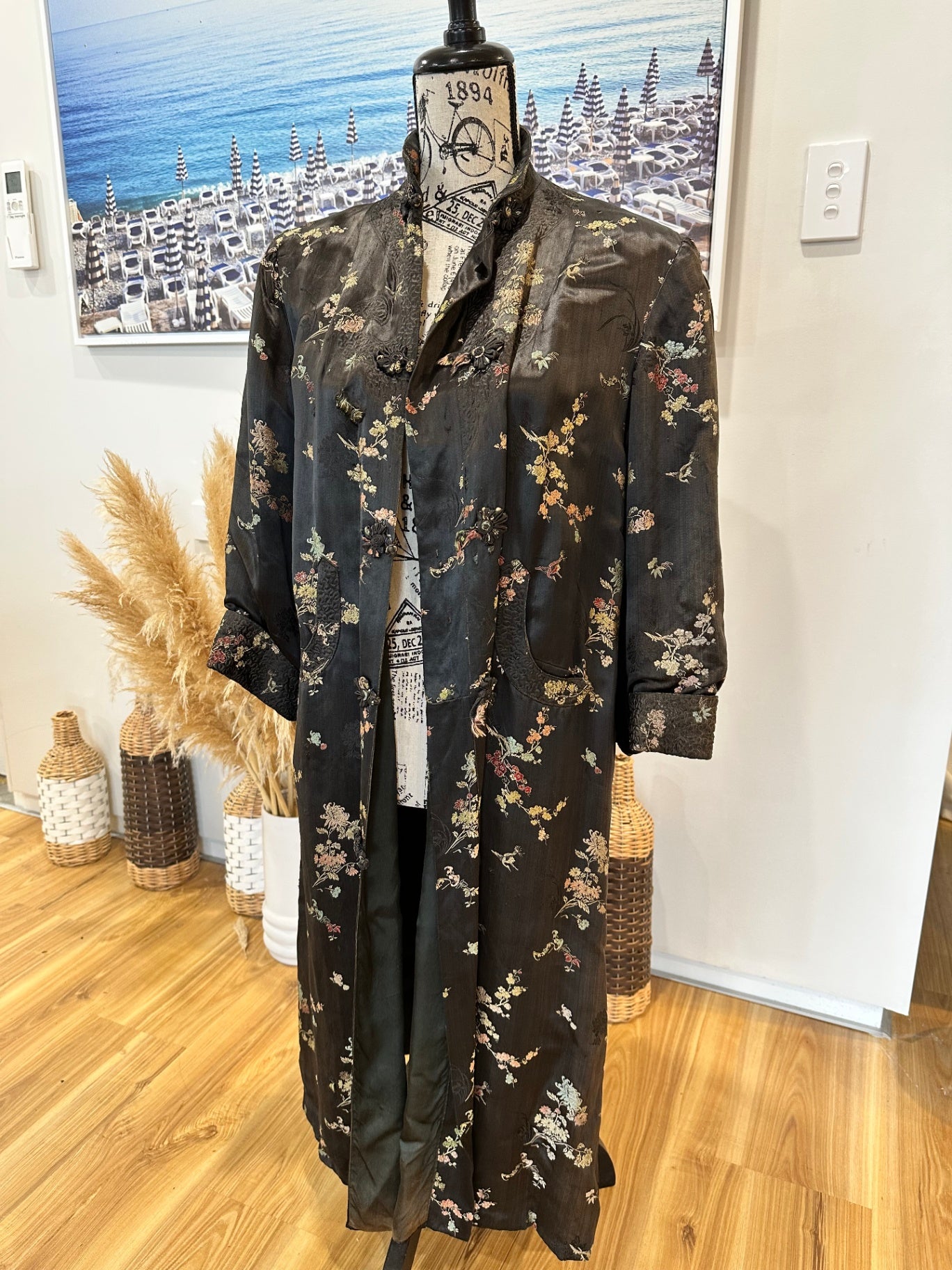 [SALE] Vintage Kimono One Size Black with multicolored floral pattern