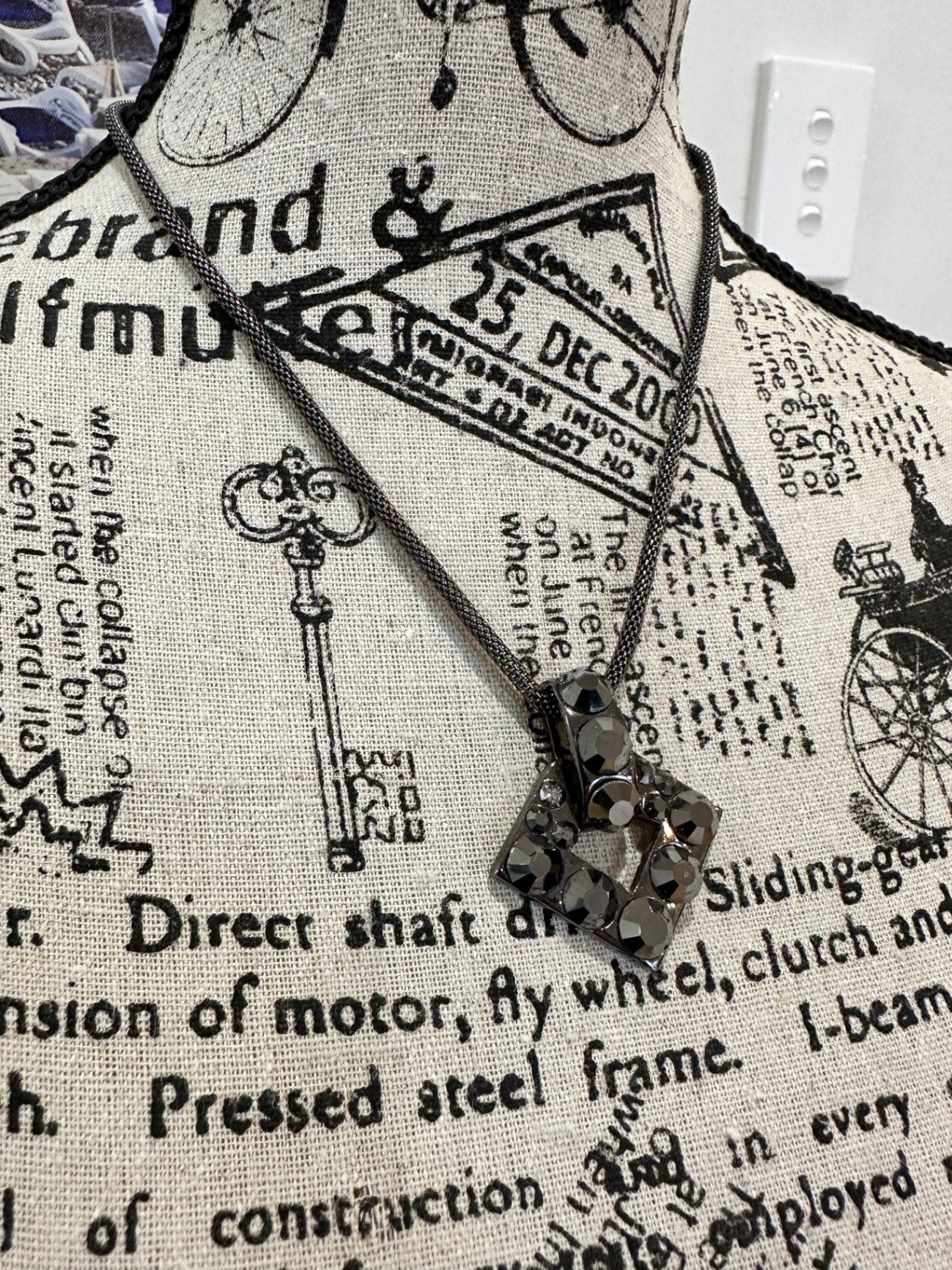 Necklace Black and Silver