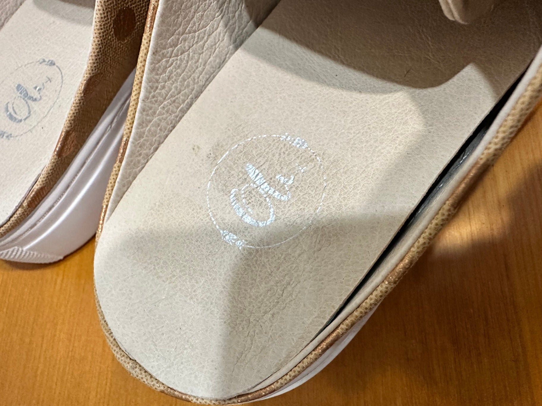 [SALE] Oli Sneakers 37 Gold