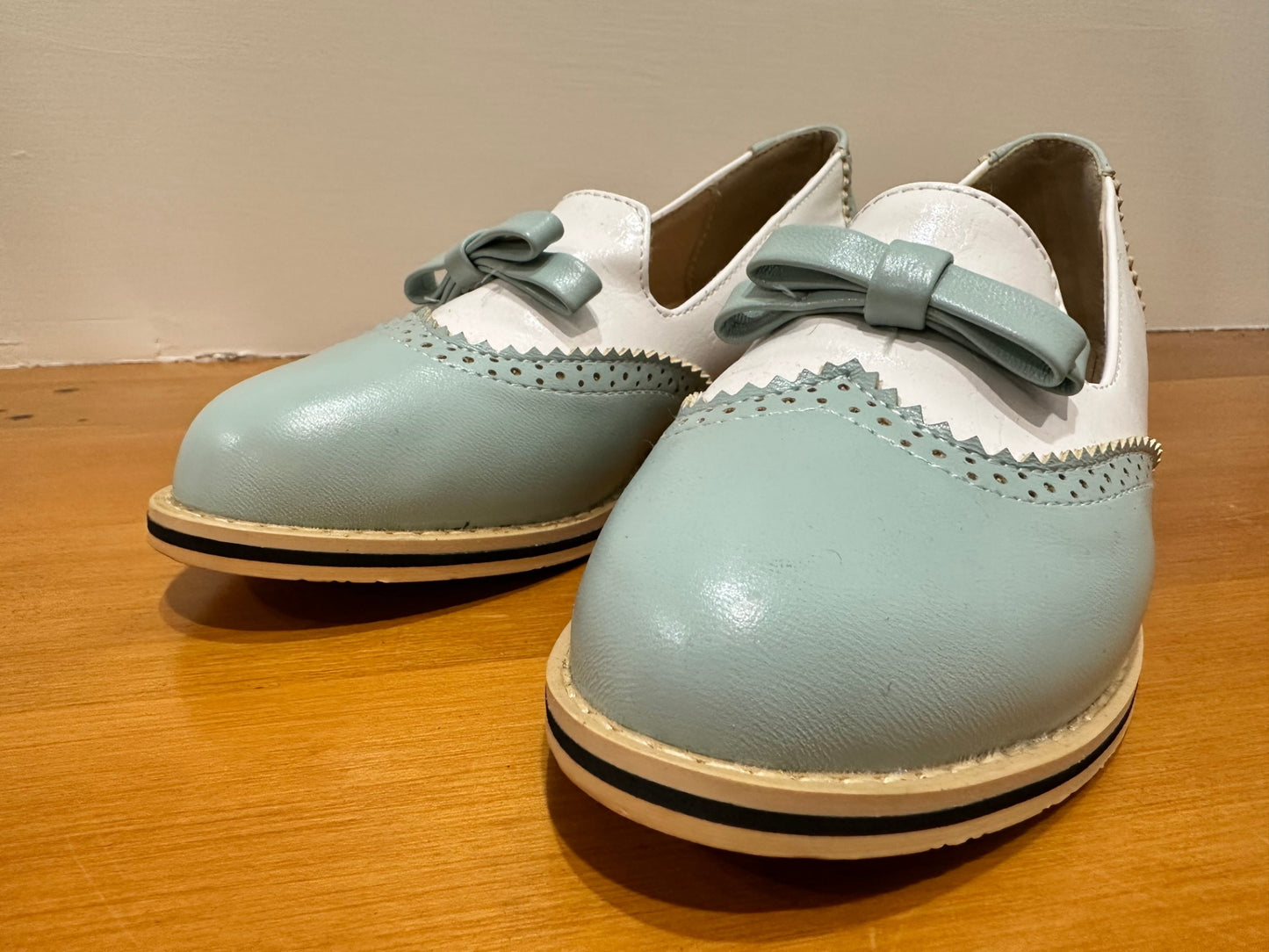 [SALE] Brogue shoes - 39 mint and white