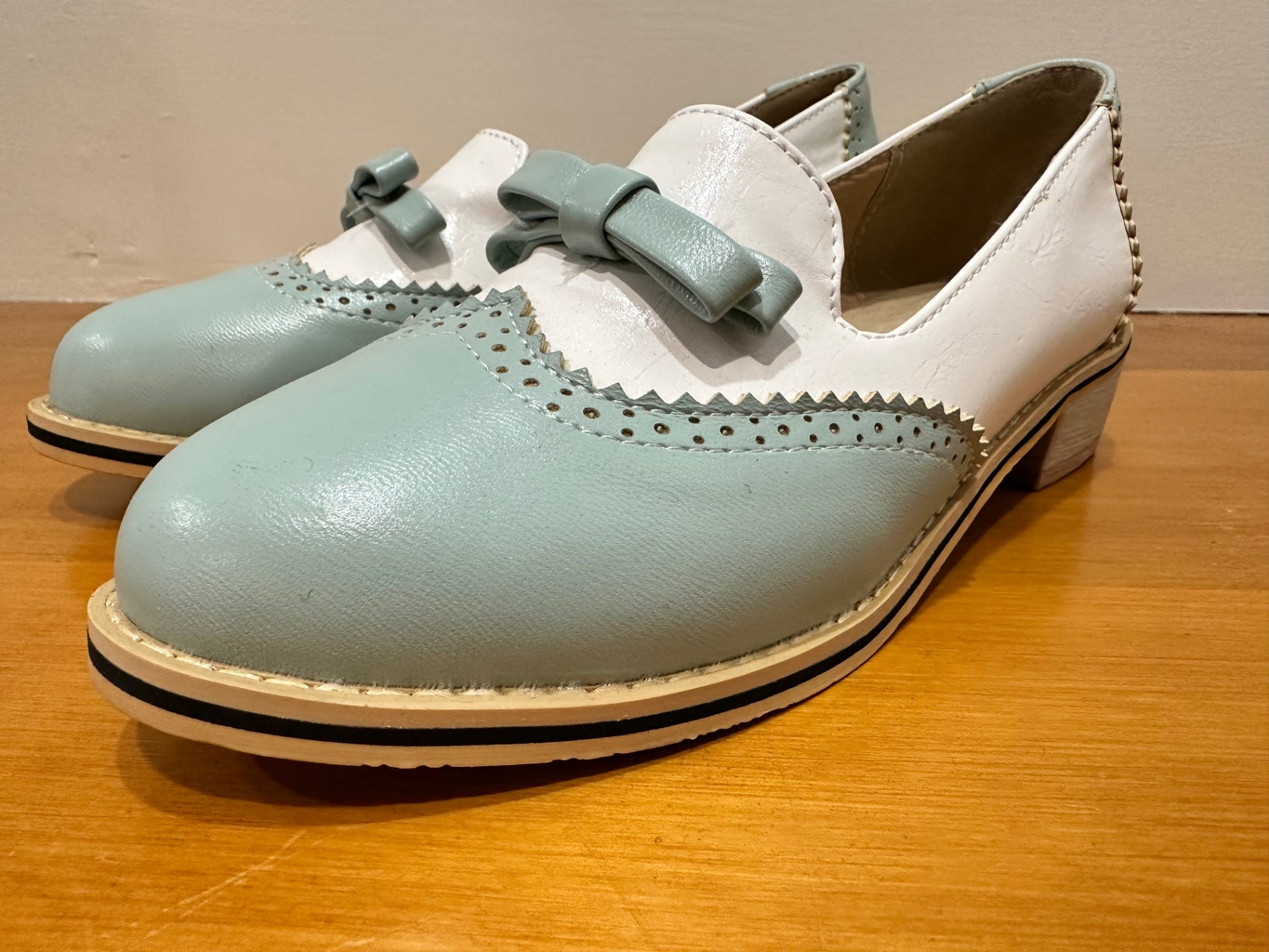 [SALE] Brogue shoes - 39 mint and white