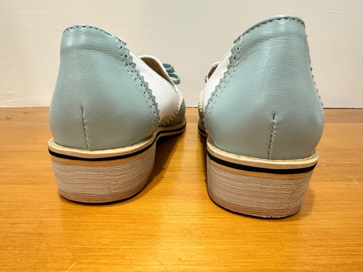 [SALE] Brogue shoes - 39 mint and white