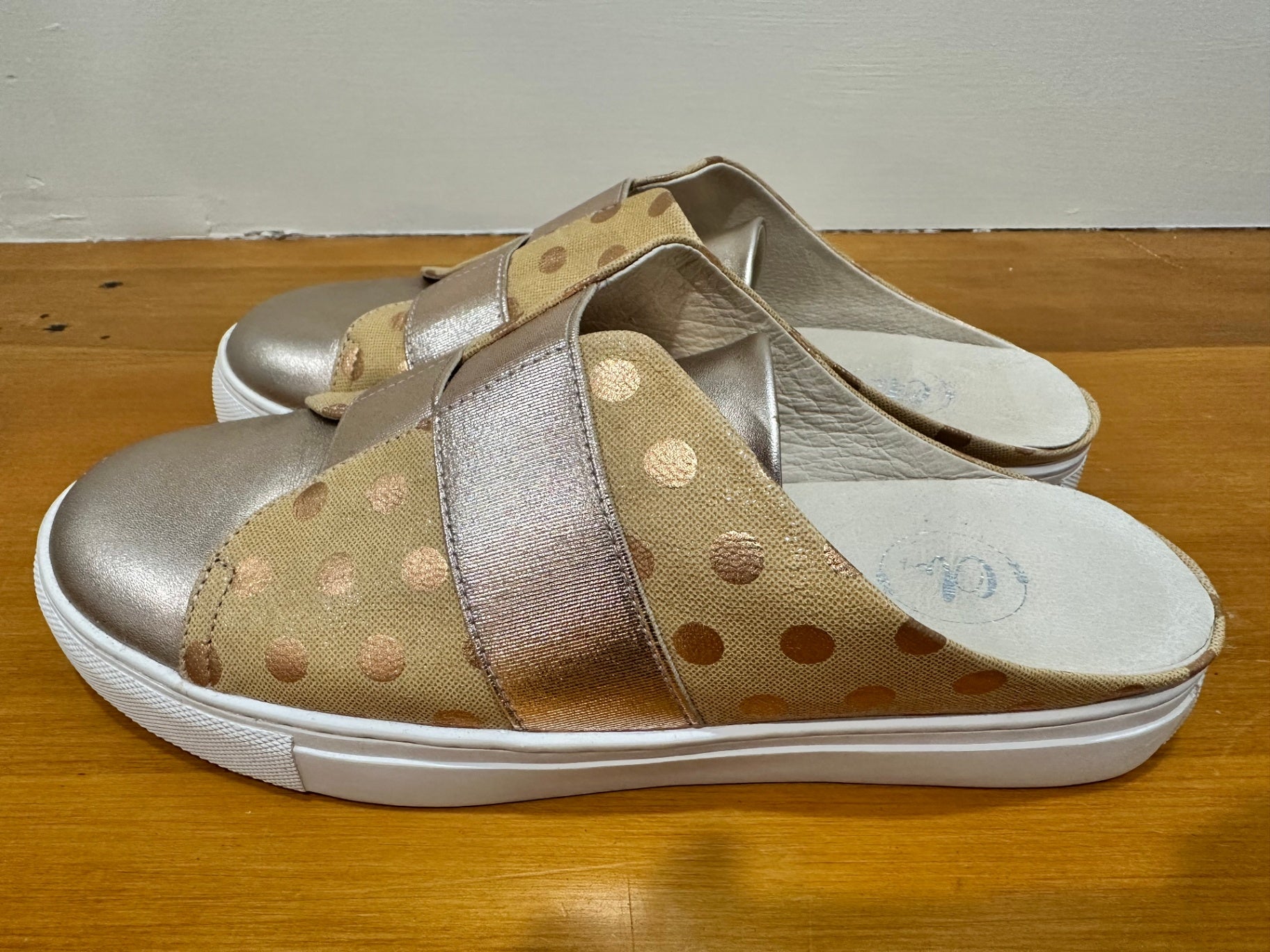[SALE] Oli Sneakers 37 Gold