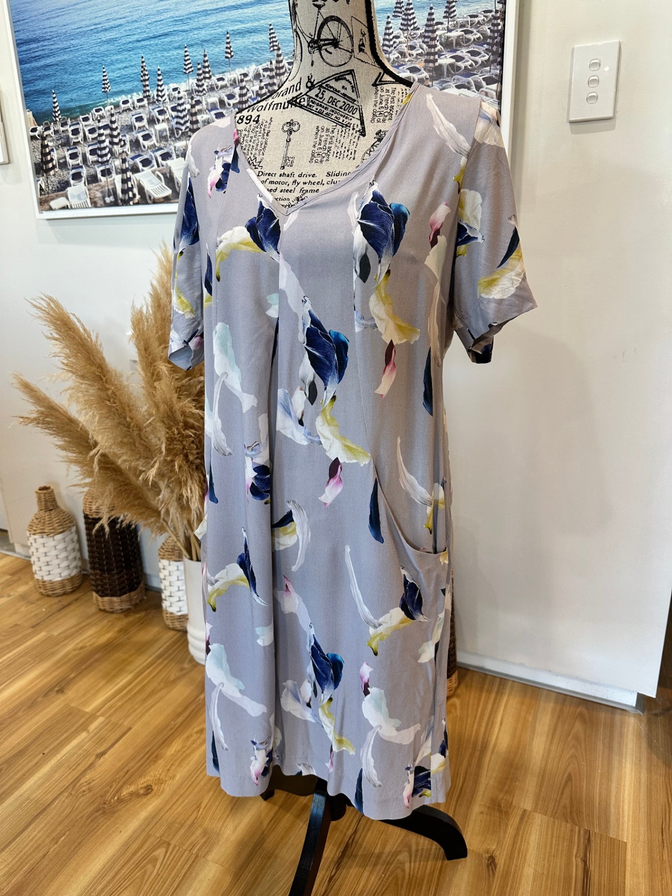 [SALE] Dress - Size 14 - Grey with floral pattern