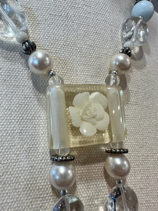[SALE] Necklace - with rose feature