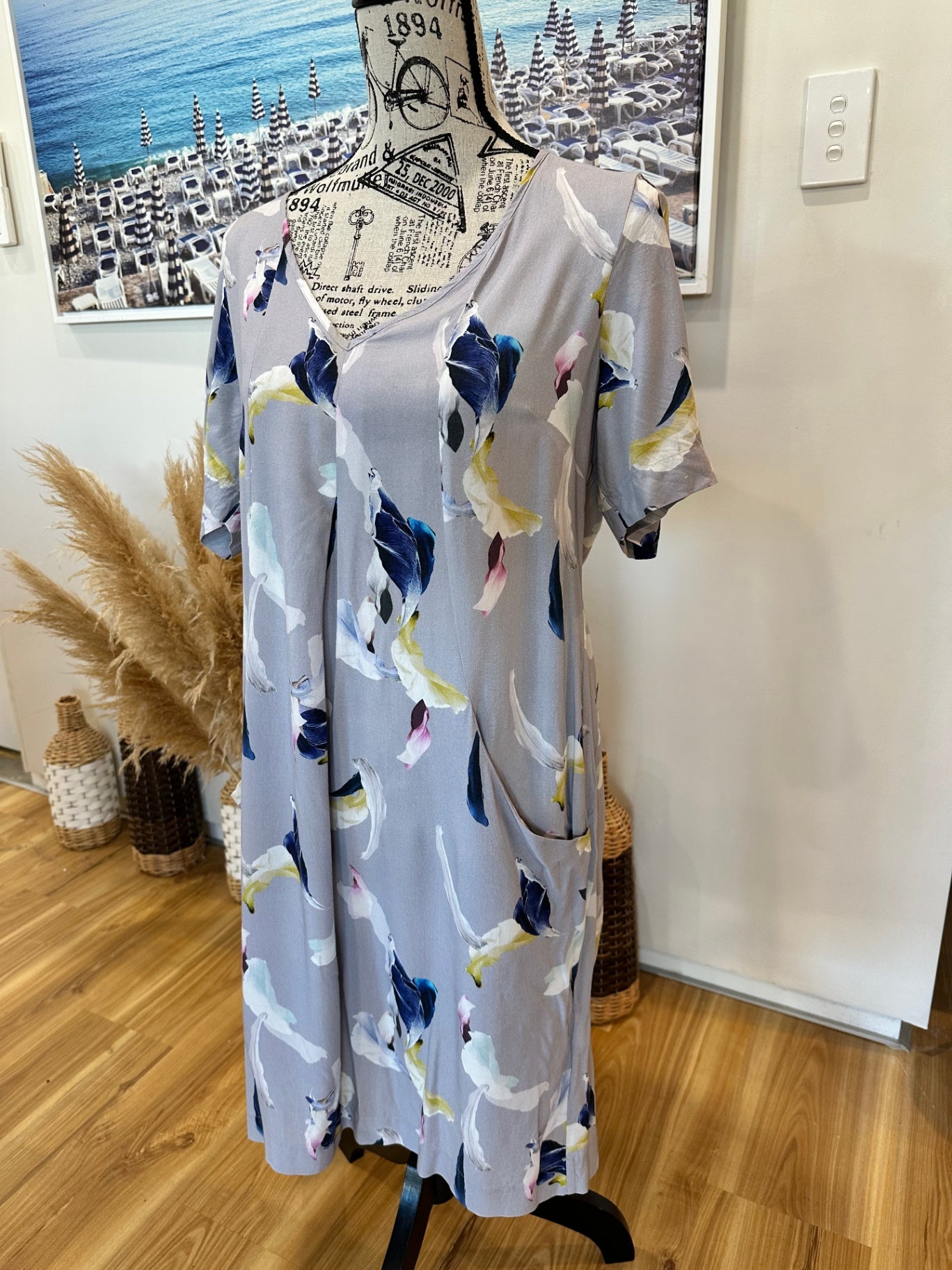 [SALE] Dress - Size 14 - Grey with floral pattern