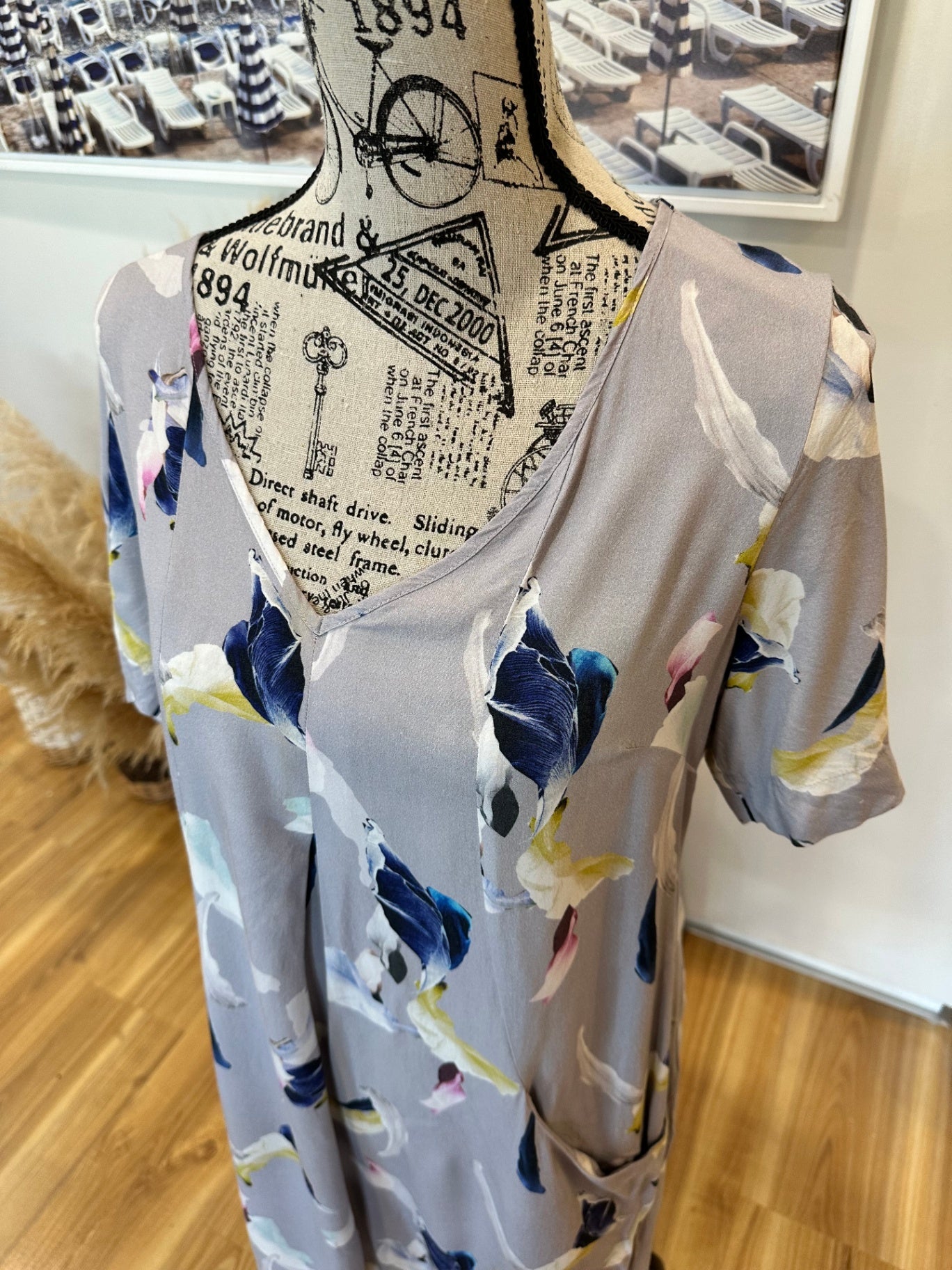 [SALE] Dress - Size 14 - Grey with floral pattern