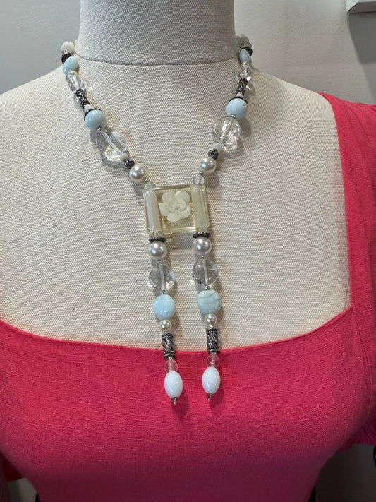 [SALE] Necklace - with rose feature