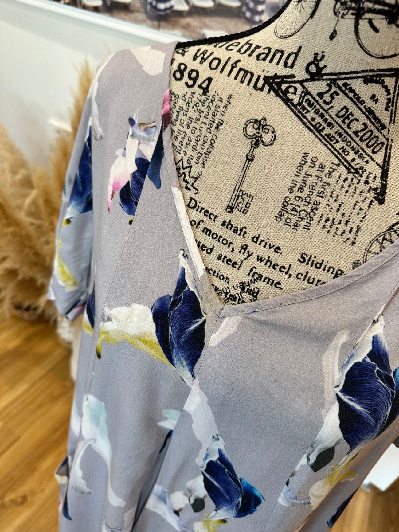 [SALE] Dress - Size 14 - Grey with floral pattern
