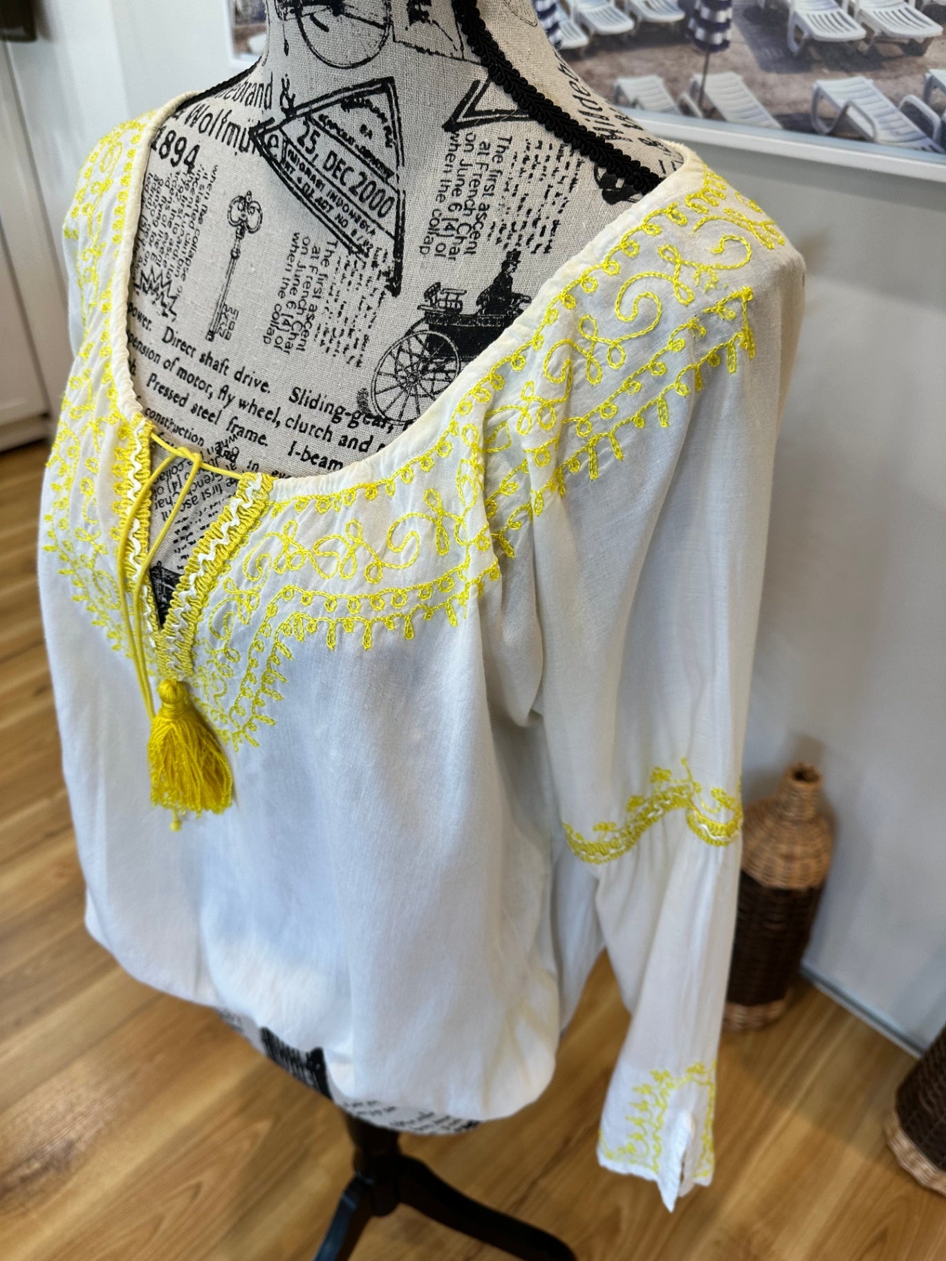 Tigerlily Blouse 10 White with yellow embroidery
