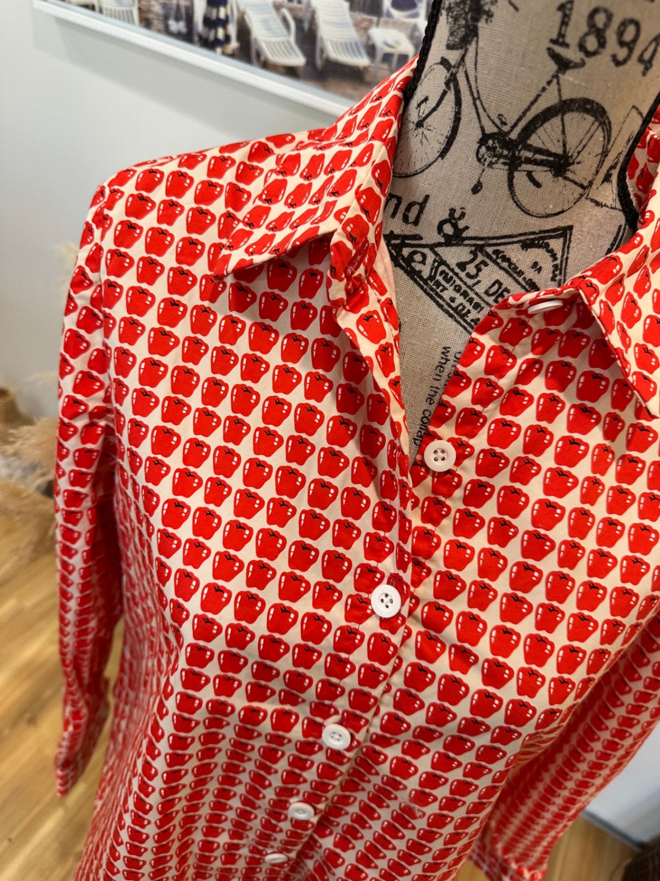 [SALE] Shirt Small / Medium Red and White