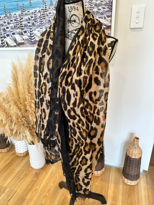 [SALE] Scarf Leopard print with shades of brown, black, and beige