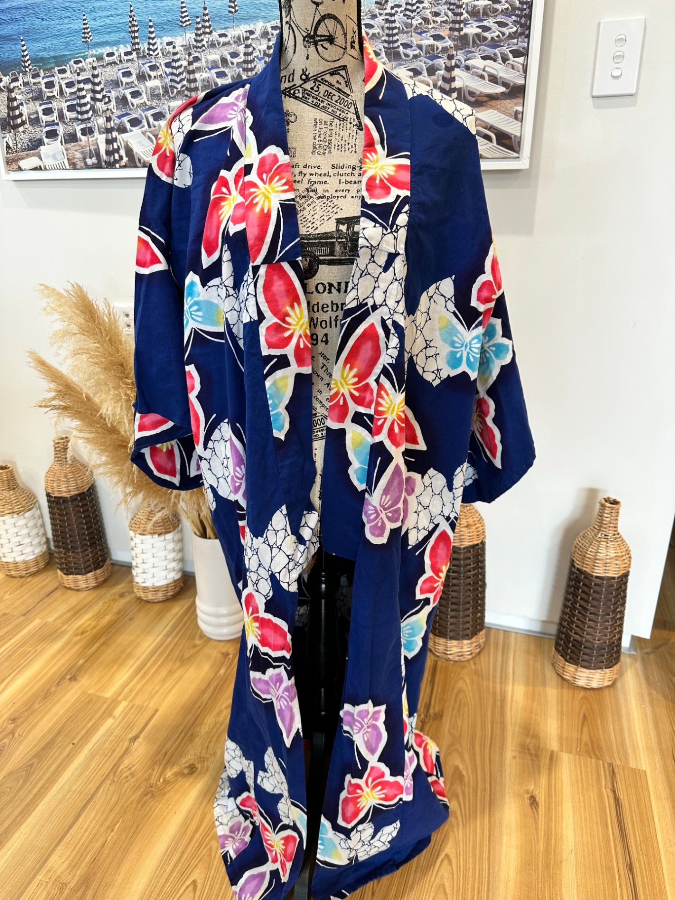 [SALE] Vintage Kimono One Size Navy blue with multicolored floral pattern