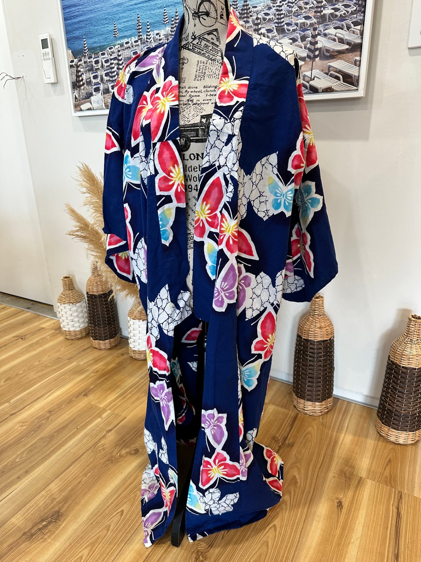 [SALE] Vintage Kimono One Size Navy blue with multicolored floral pattern