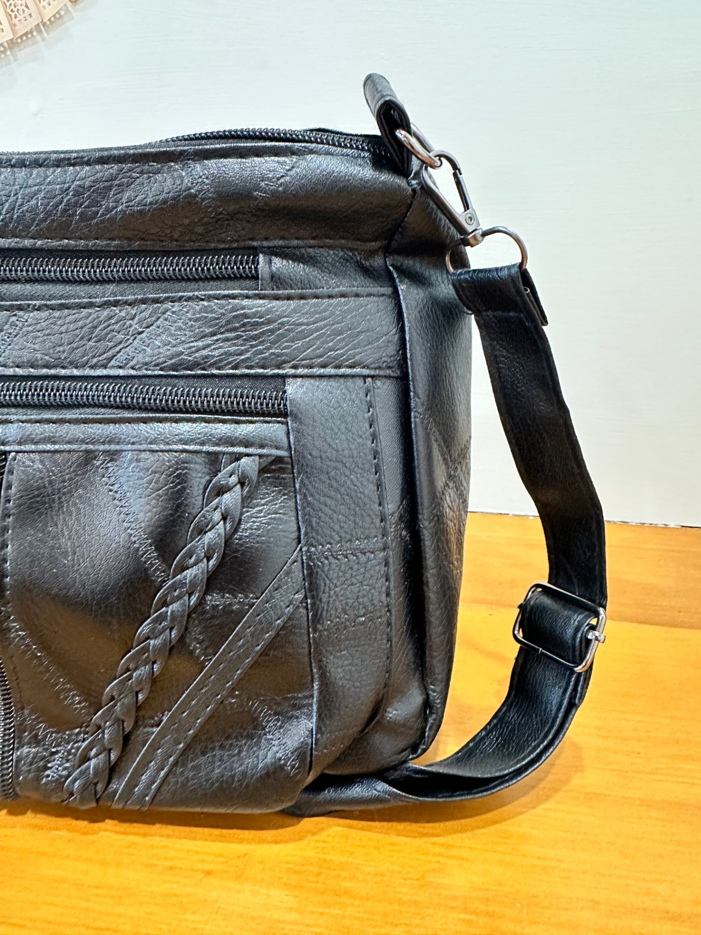 [SALE] Vintage Leather Bag - BONUS Clinique Make up