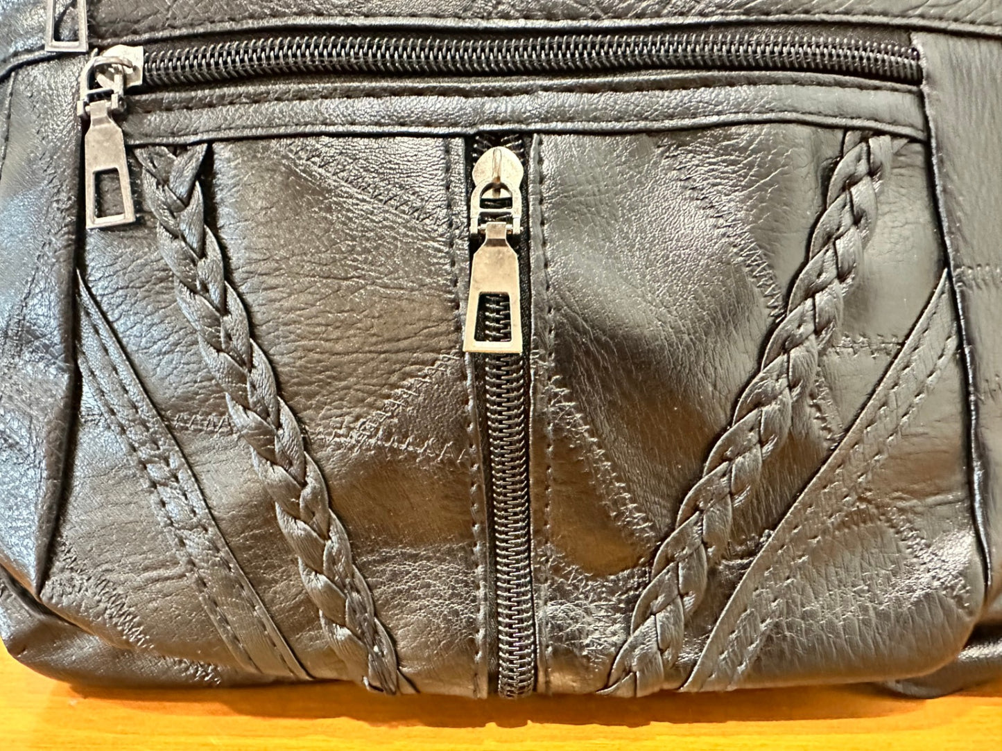 [SALE] Vintage Leather Bag - BONUS Clinique Make up