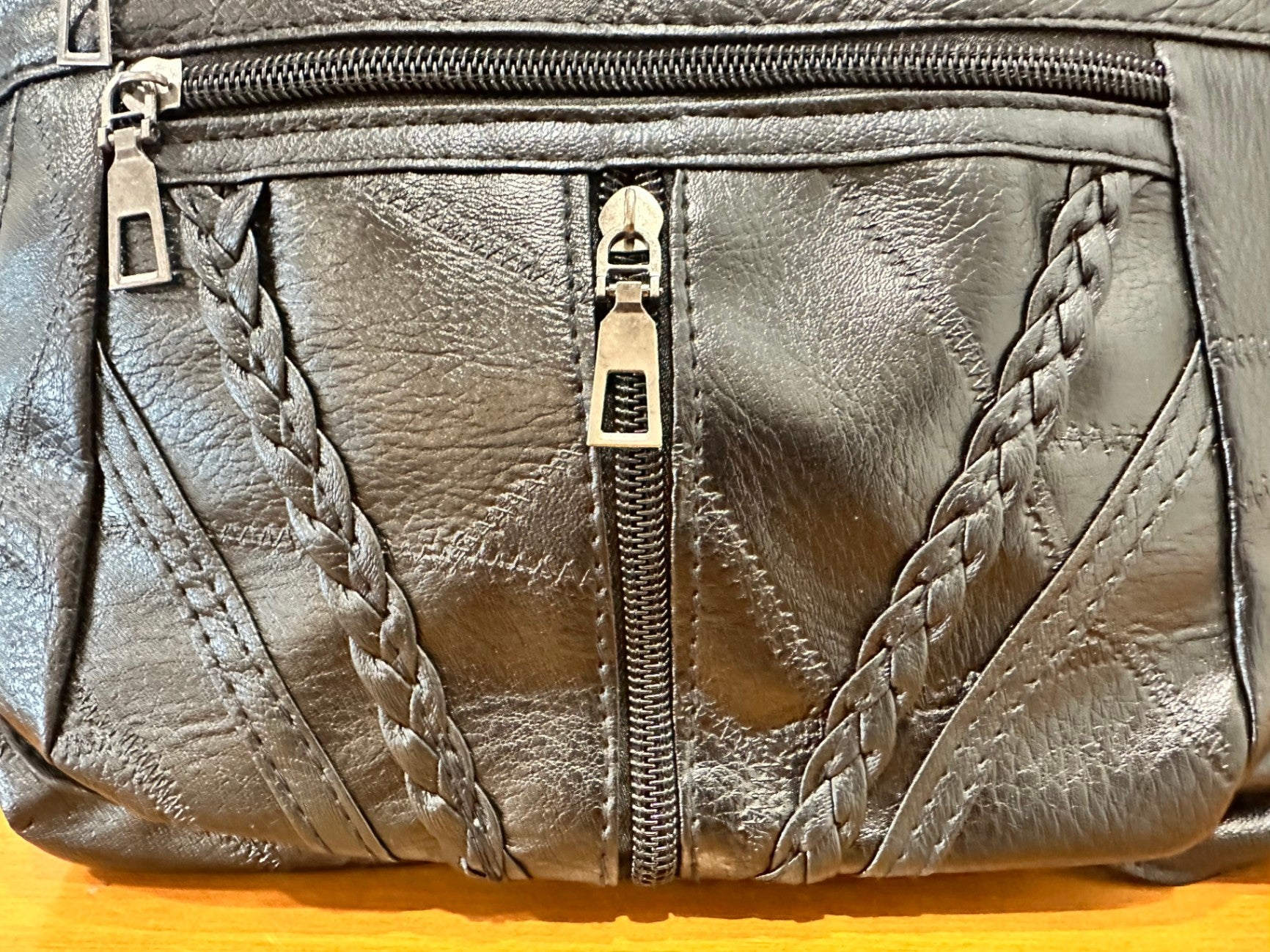 [SALE] Vintage Leather Bag - BONUS Clinique Make up