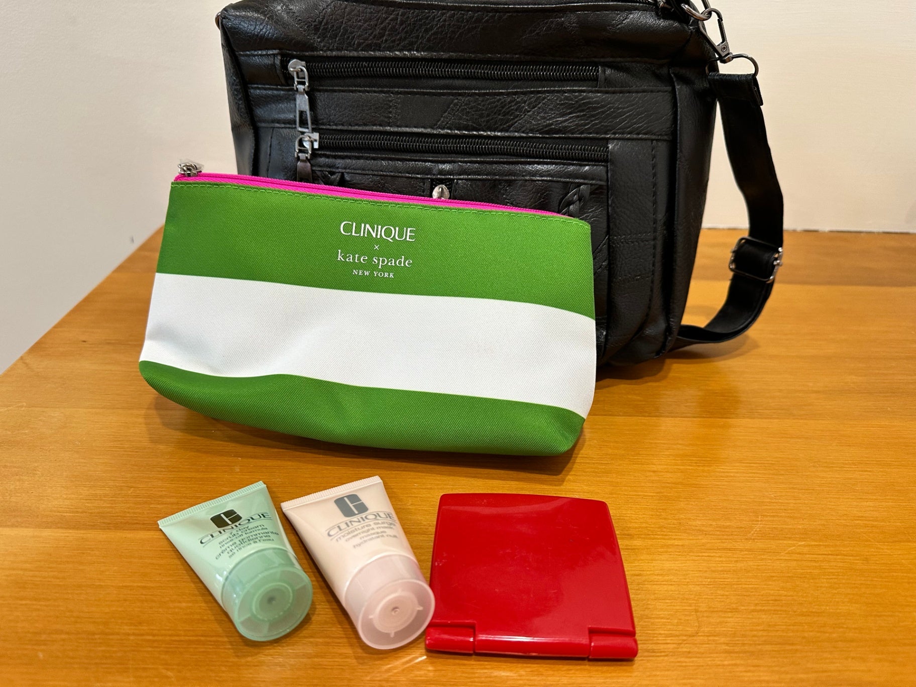 [SALE] Vintage Leather Bag - BONUS Clinique Make up