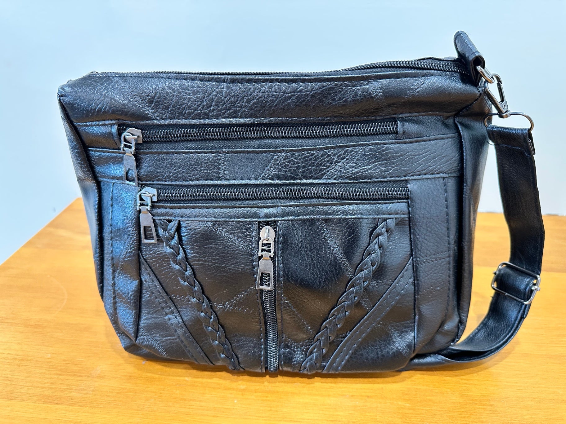 [SALE] Vintage Leather Bag - BONUS Clinique Make up