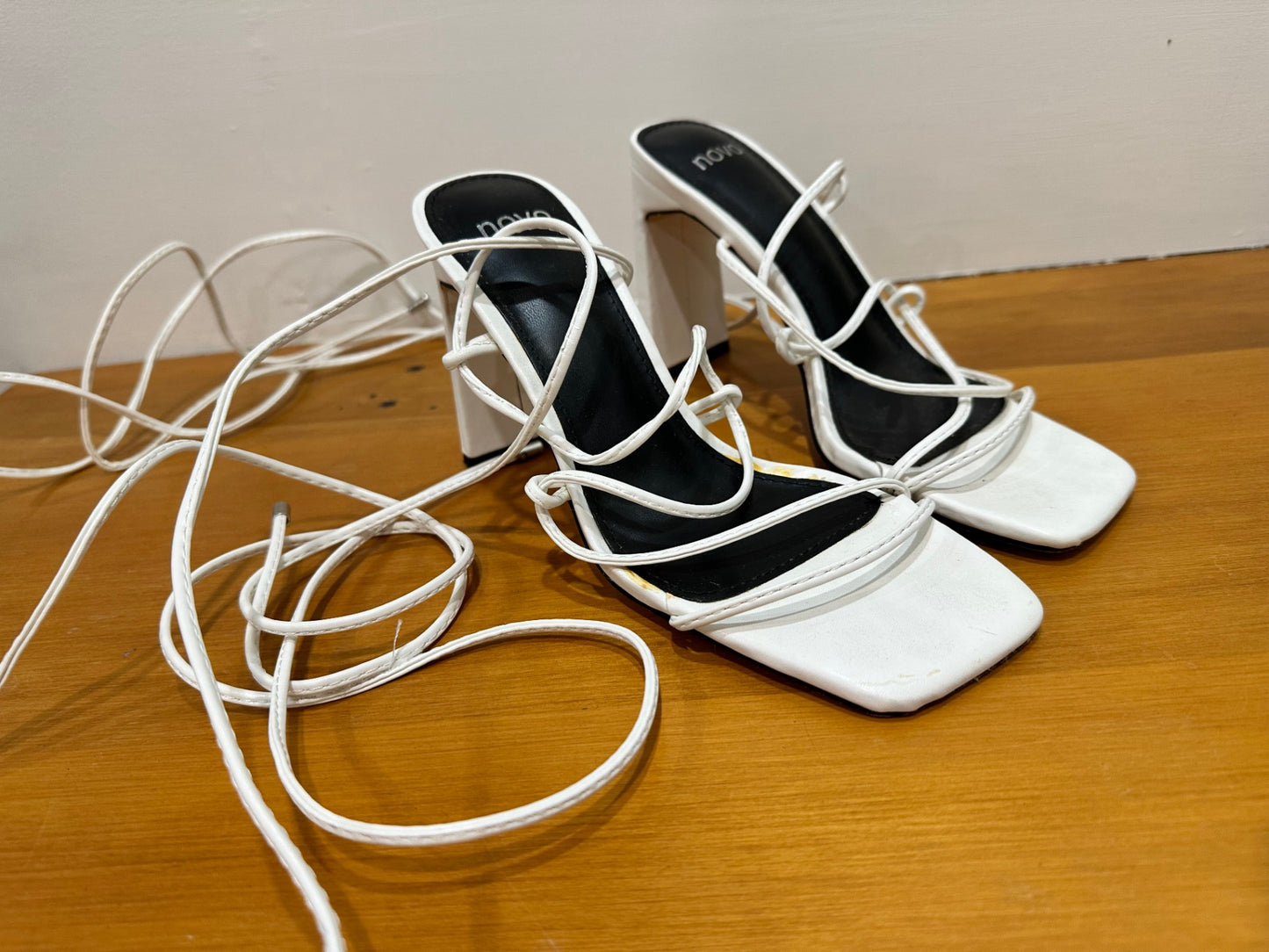 [SALE] Novo Heels 6 White
