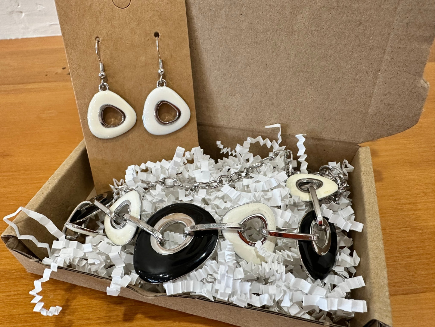 Jewelry set Black and white