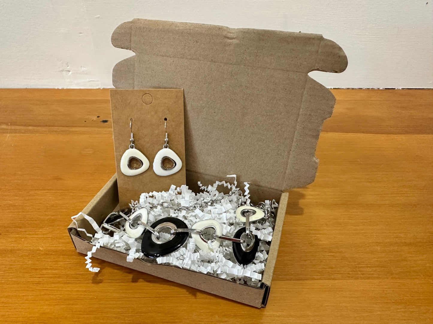 Jewelry set Black and white