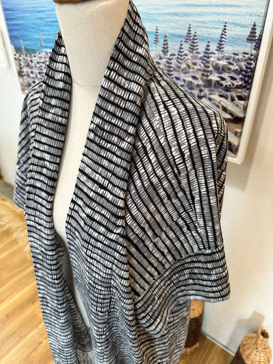[SALE] Max Kimono 8 Black and white