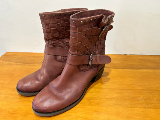 [SALE] Pikolinos Boots 38 Brown