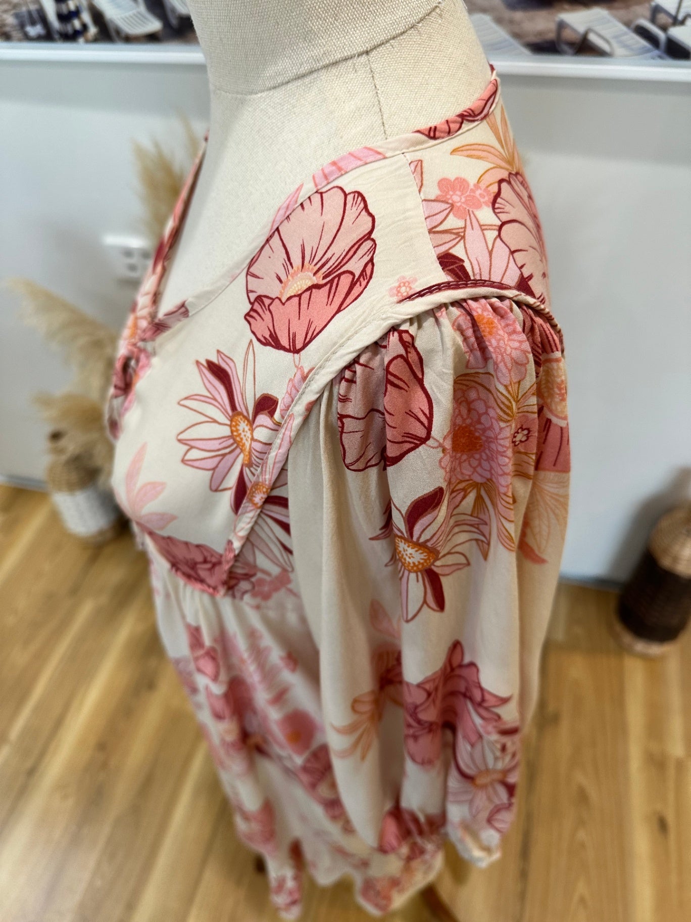 [SALE] Jaase Dress Small Cream with pink floral pattern