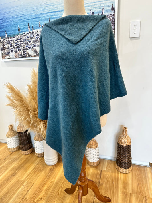 Waimate - Made in New Zealand - Poncho - One Size - 40% possum, 50% merino