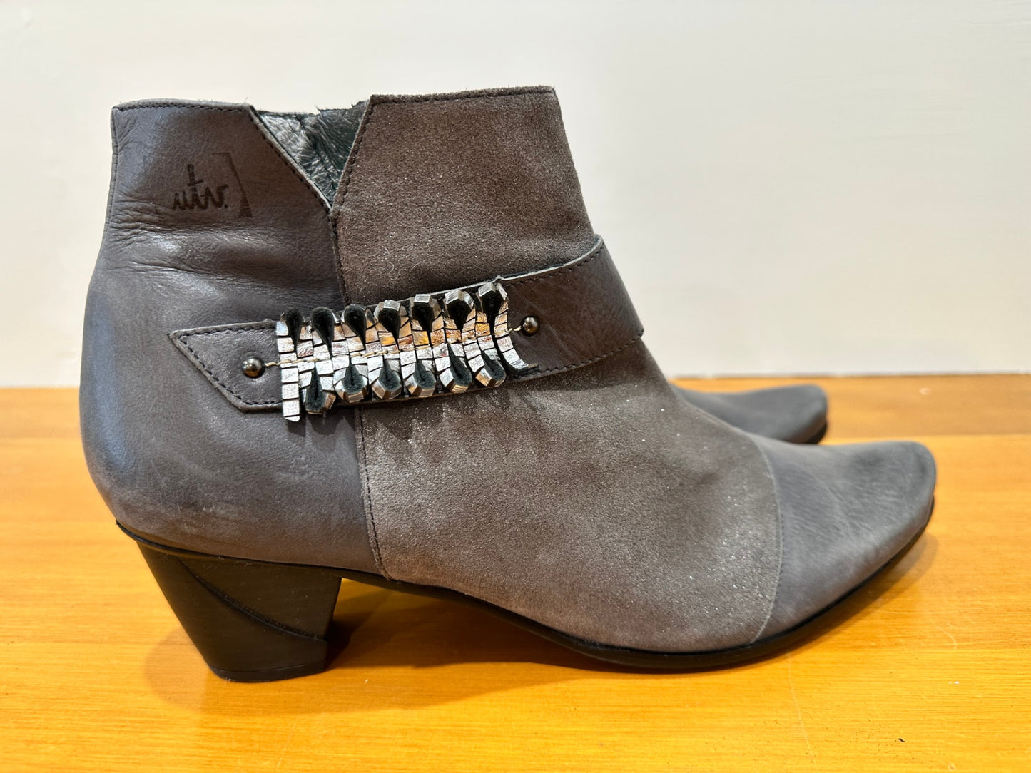 [SALE] Un Tour en Ville Boots 42 - Grey with Glitter