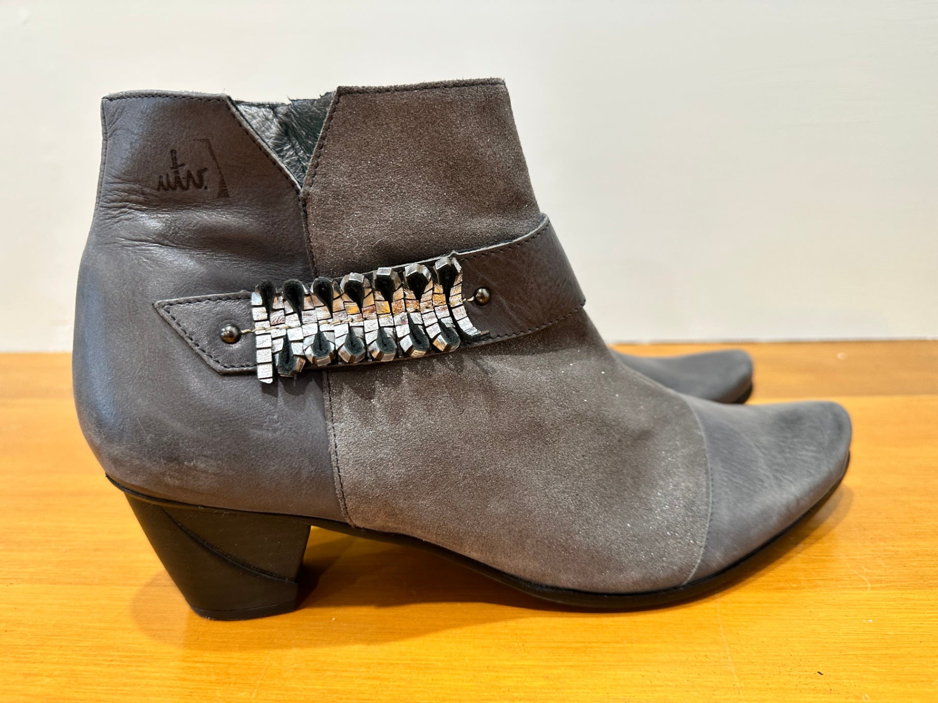 [SALE] Un Tour en Ville Boots 42 - Grey with Glitter