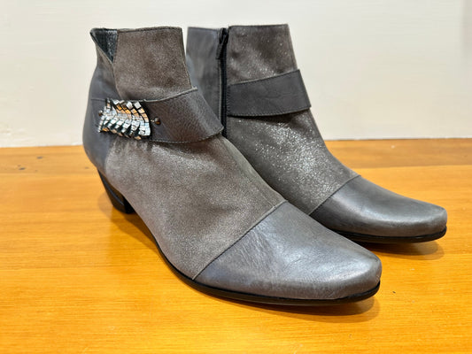 [SALE] Un Tour en Ville Boots 42 - Grey with Glitter