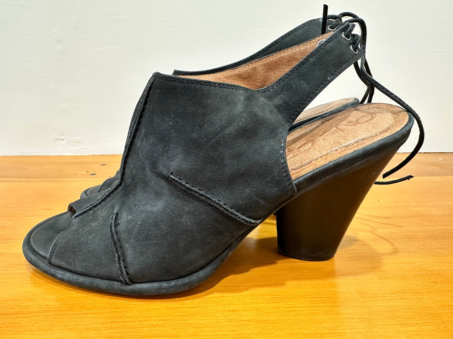 [SALE] One of 2 - Peep toe, block heel - 41