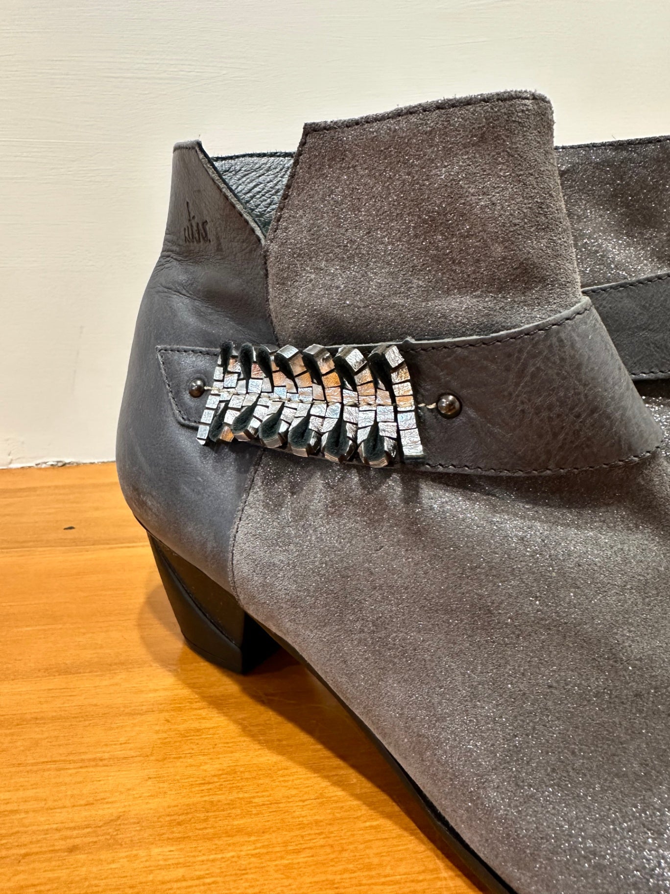 [SALE] Un Tour en Ville Boots 42 - Grey with Glitter