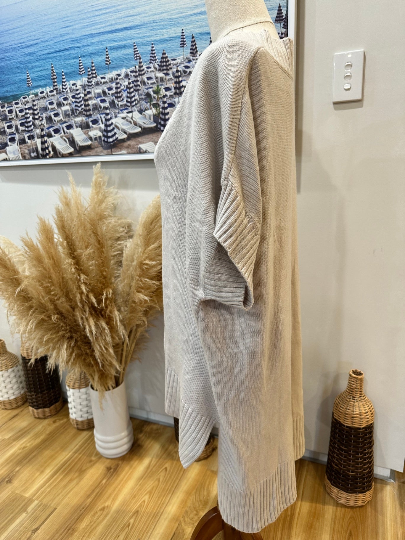 [SALE] Decjuba Jumper Medium / Large Beige - 6% wool + 4% cashmere - New