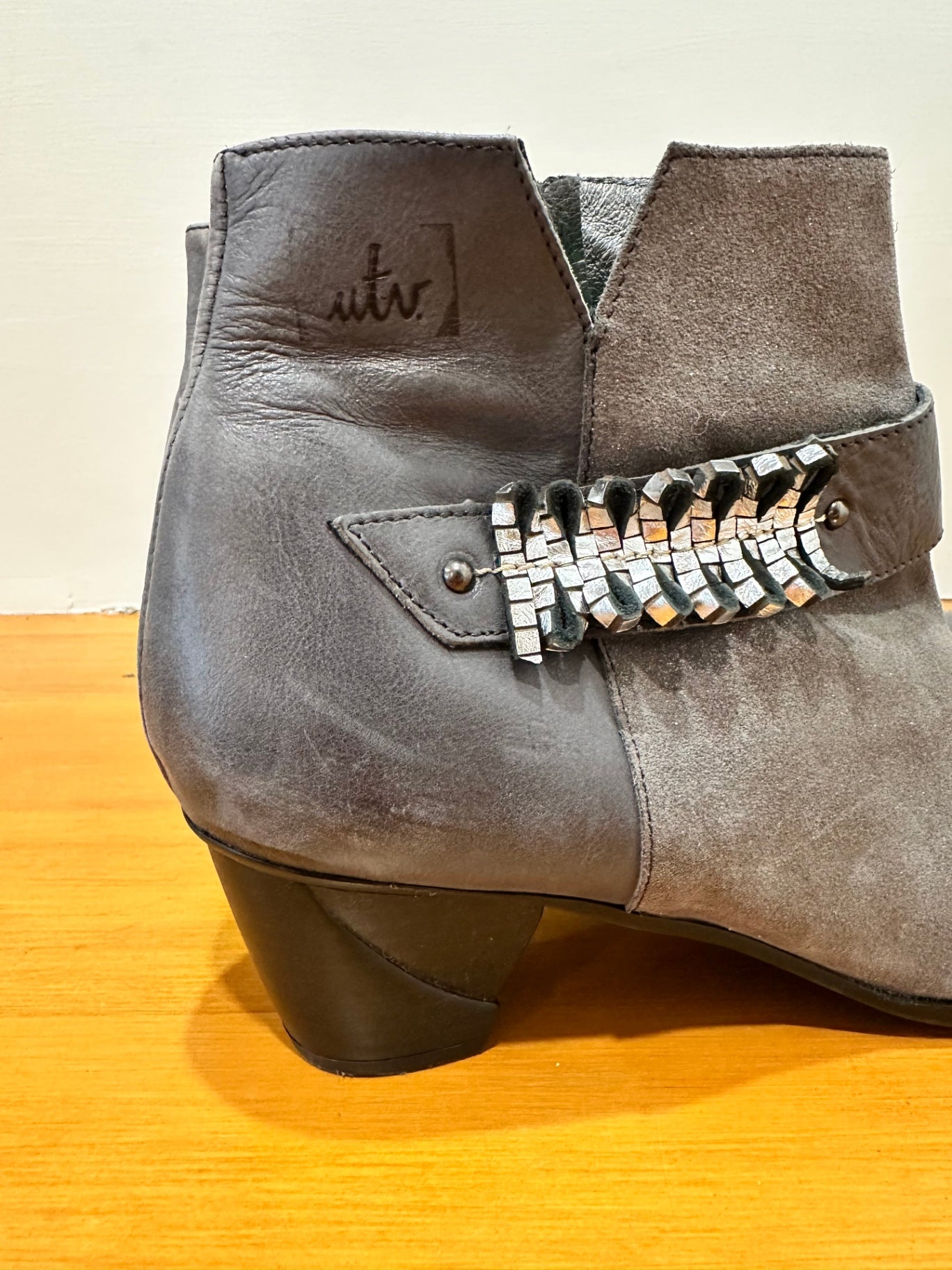 [SALE] Un Tour en Ville Boots 42 - Grey with Glitter