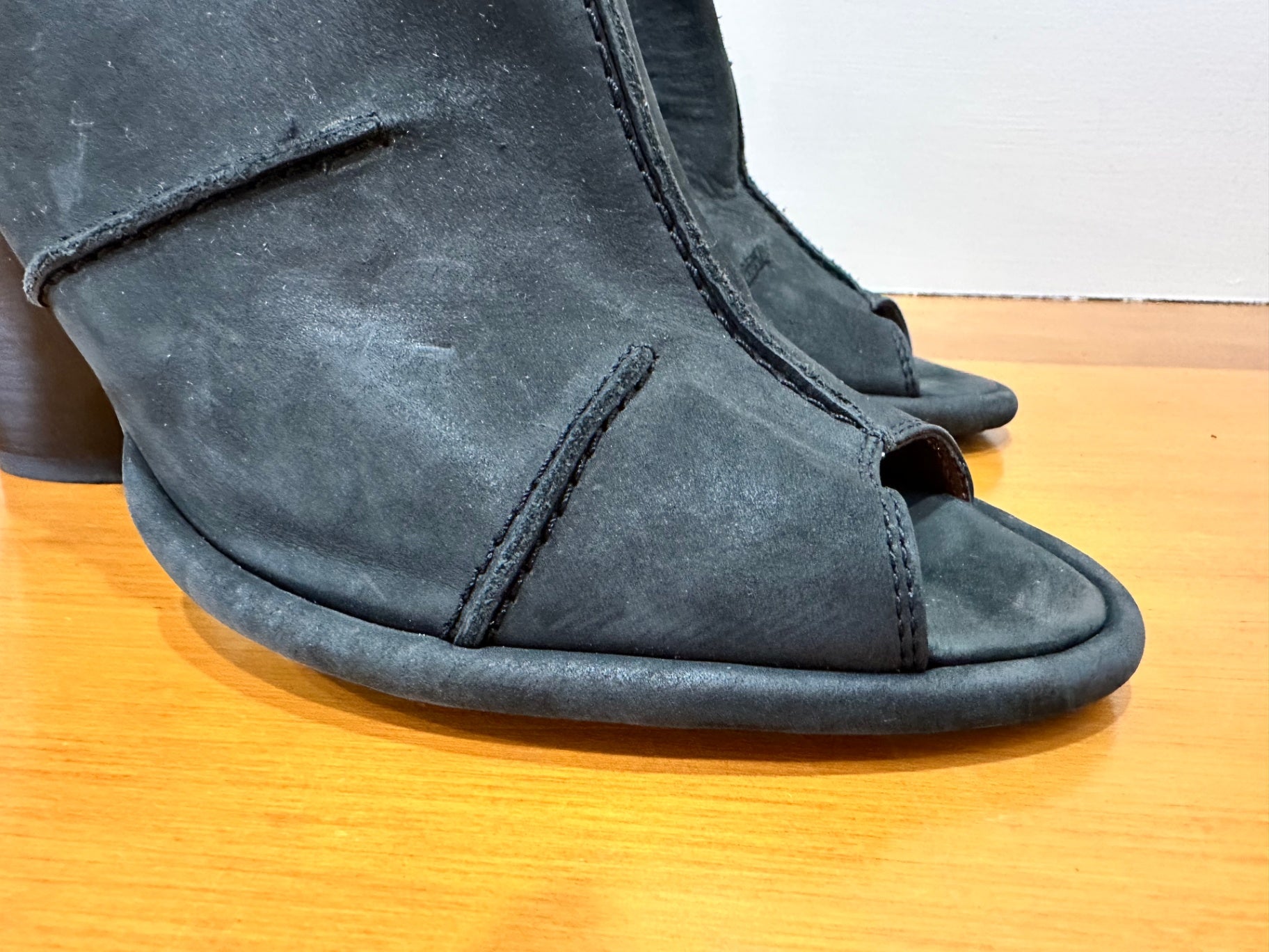 [SALE] One of 2 - Peep toe, block heel - 41