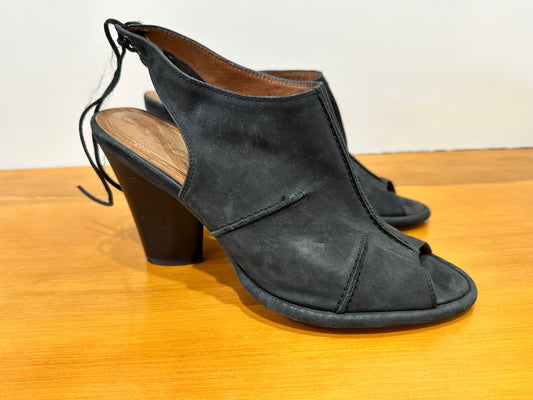 [SALE] One of 2 - Peep toe, block heel - 41
