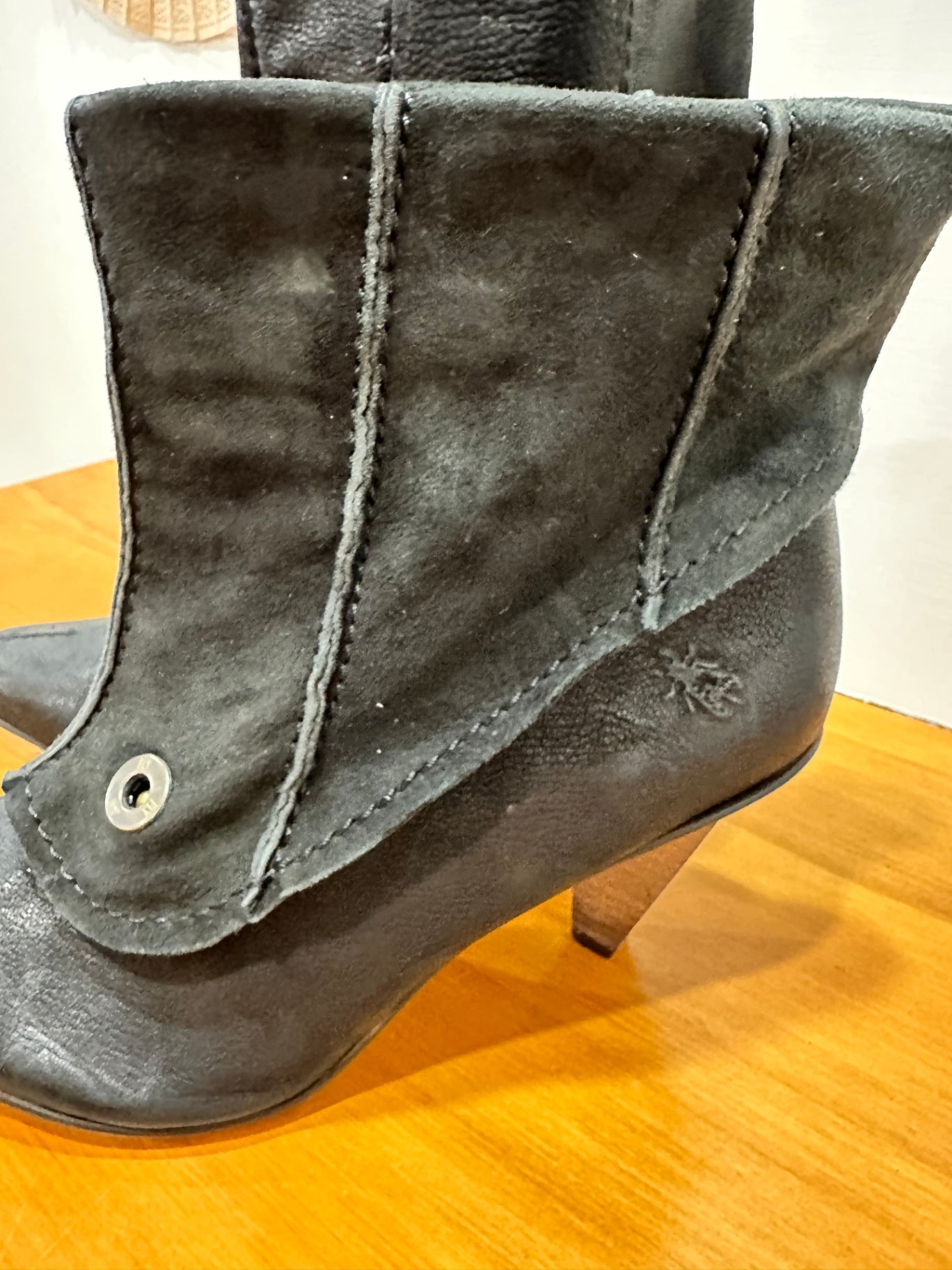 [SALE] FLY London - Boots - 42 - New