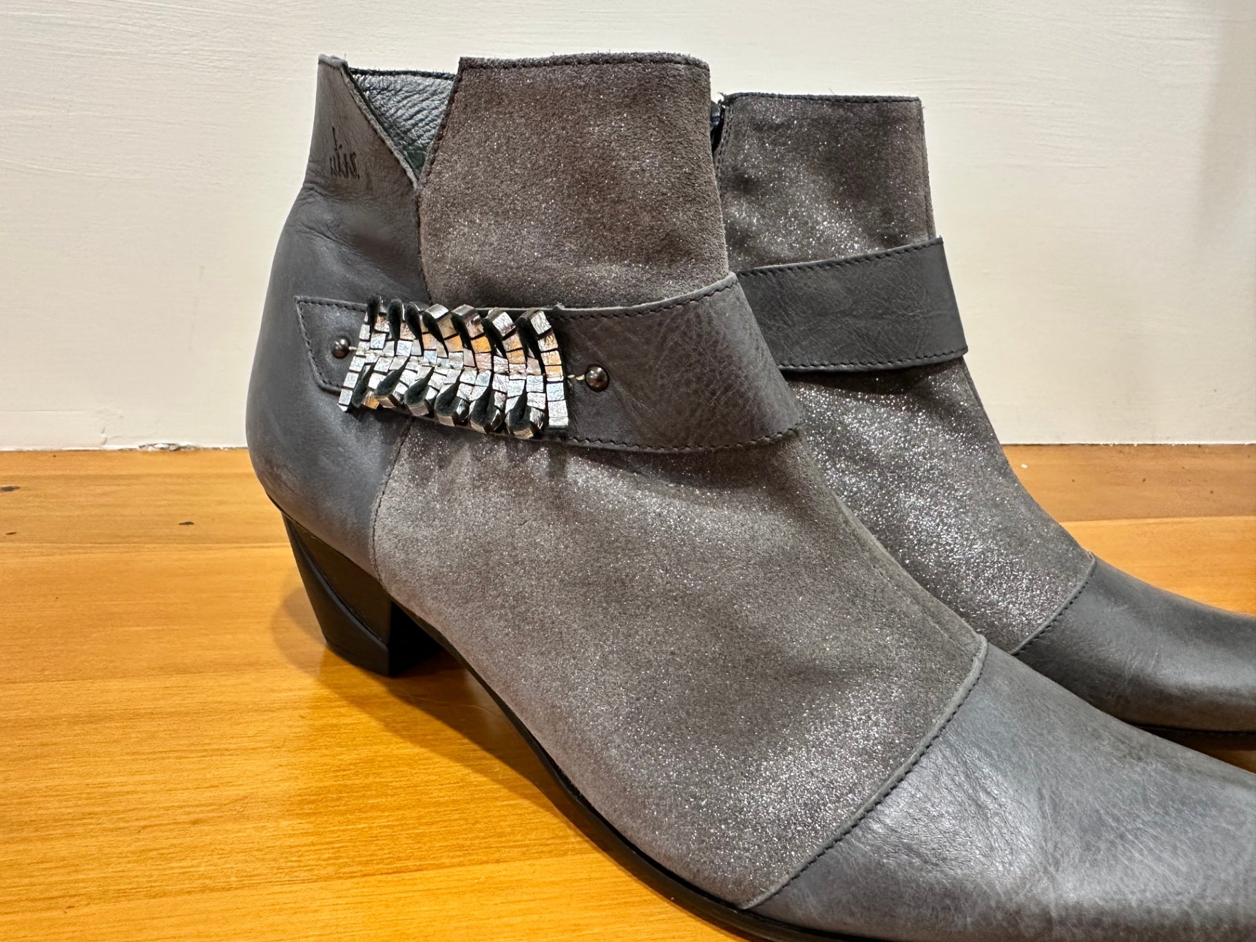 [SALE] Un Tour en Ville Boots 42 - Grey with Glitter