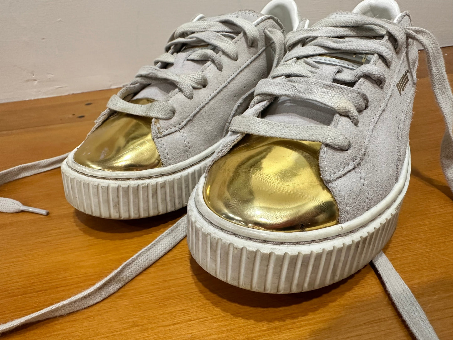 [SALE] Puma Sneakers Beige with Gold accents - some flaws - size 7.5