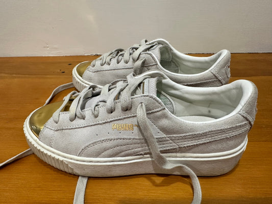 [SALE] Puma Sneakers Beige with Gold accents - some flaws - size 7.5